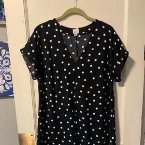 Black and white polka dot short sleeve dress